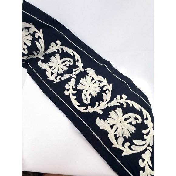 Williams Sonoma Autumn Crewel TABLE RUNNER Navy 16" x 90" Embroidery. - Picture 6 of 6